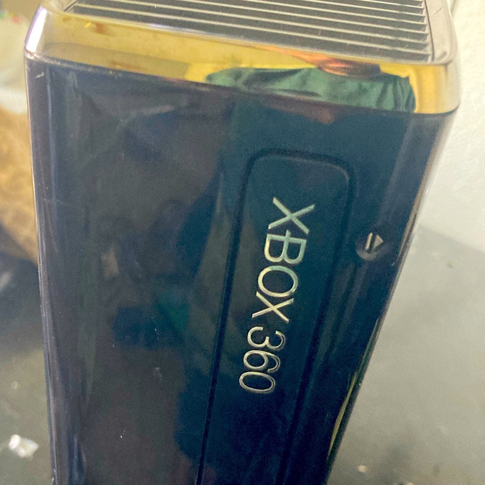 Selling my Xbox 360 (the red circle turns on) if you can fix this issue